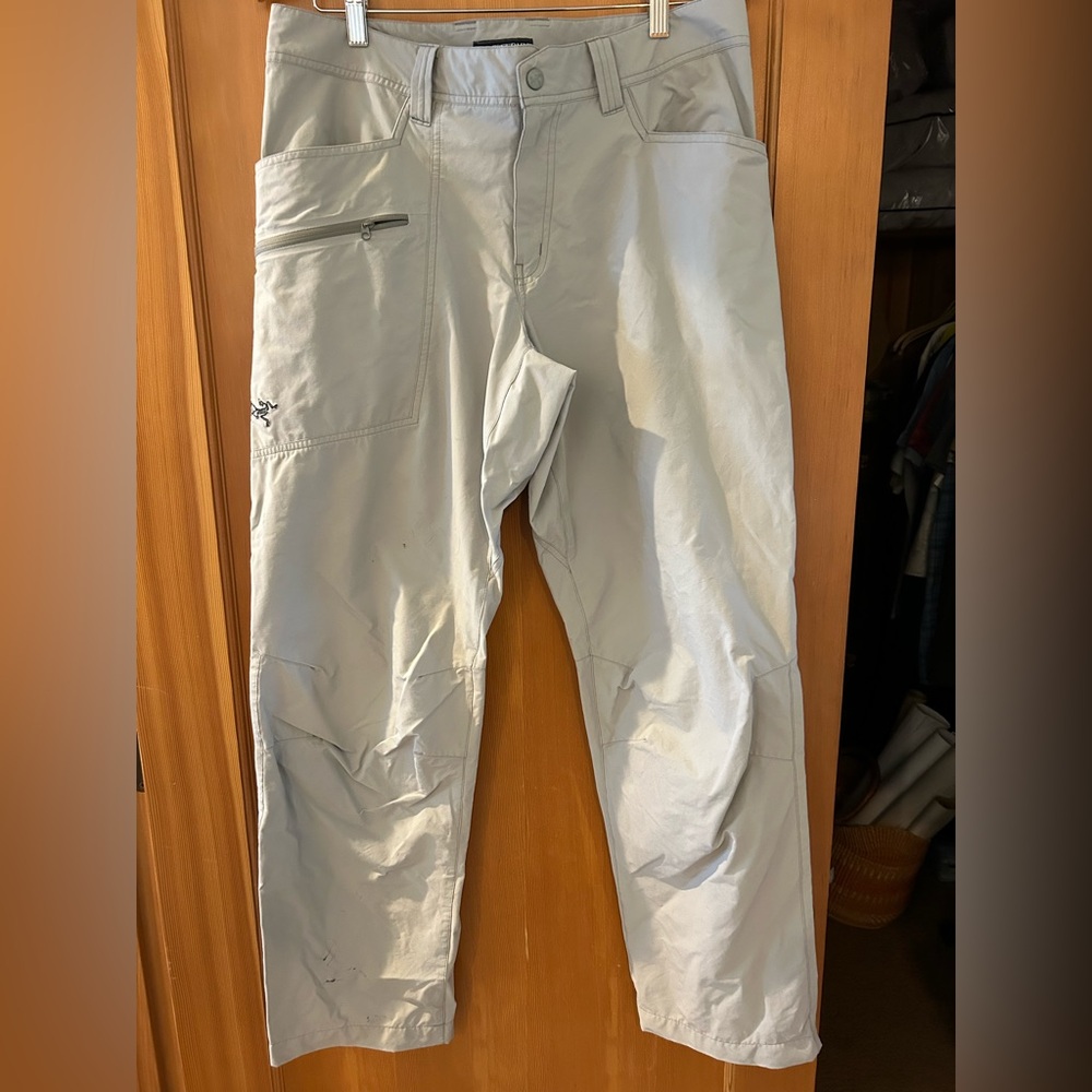 Arc'teryx Men's Light Gray Cargo Pants